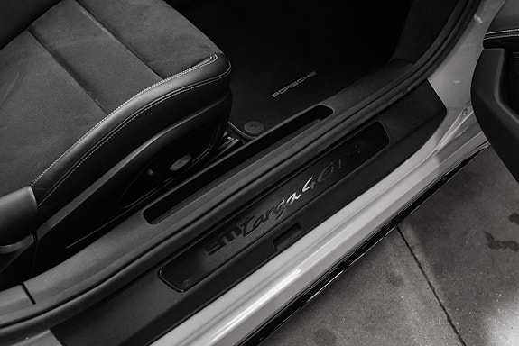Porsche 992 24 of 30
