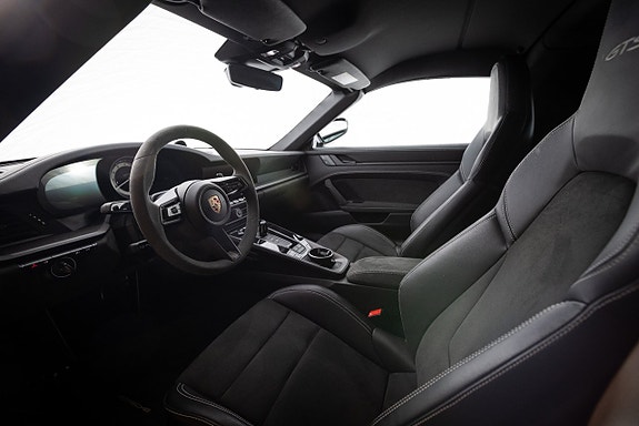 Porsche 992 13 of 30