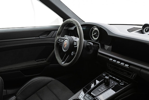 Porsche 992 17 of 30