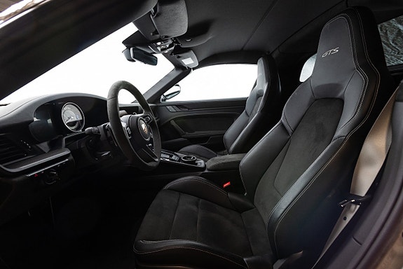 Porsche 992 14 of 30