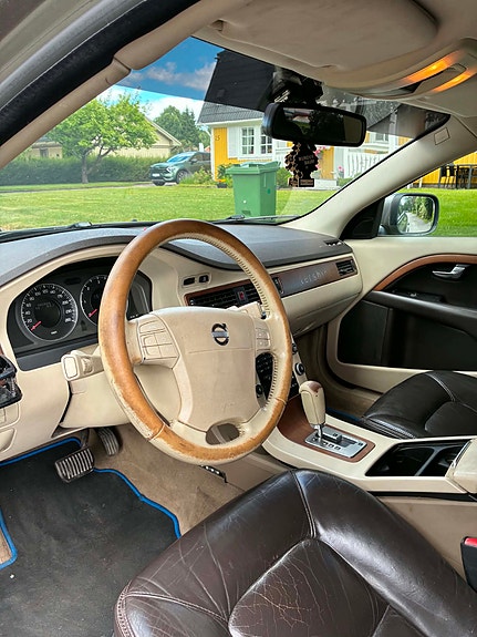 Volvo XC70 3 of 6