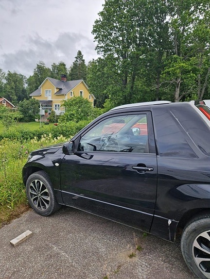 Suzuki Grand Vitara 3 of 6