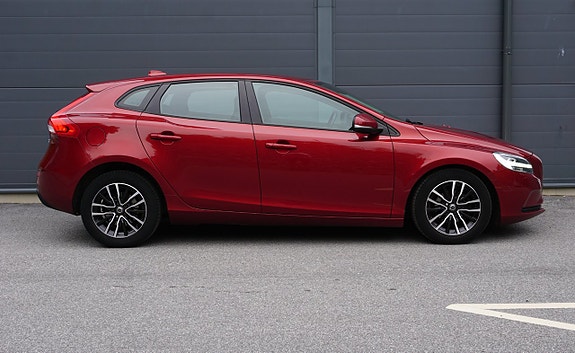 Volvo V40 4 of 5
