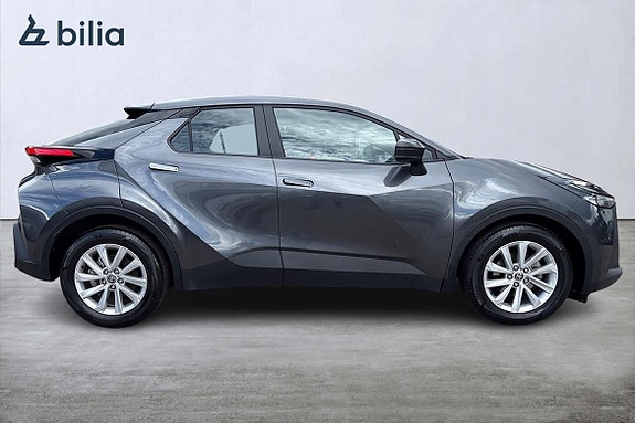 Toyota C-HR 18 of 21