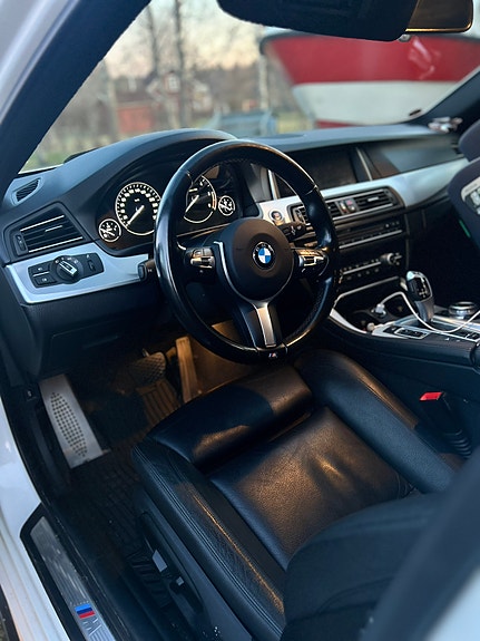 BMW 520d 3 of 5