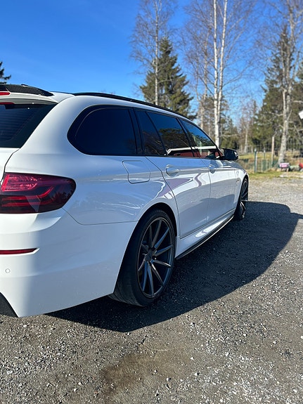 BMW 520d 2 of 5