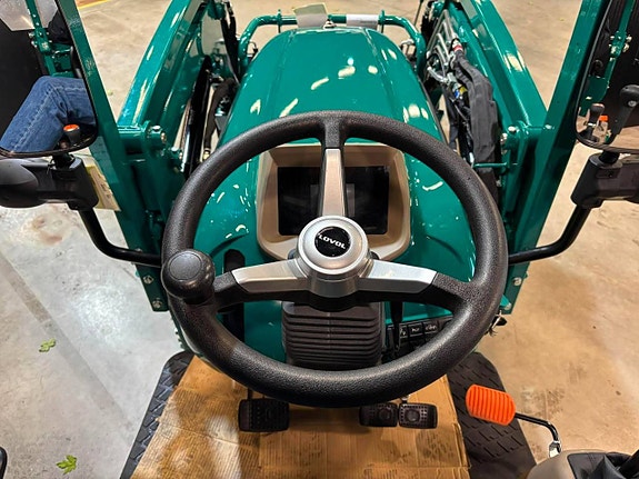 Kompakttraktor Lovol 25 hk med frontlastare 11 of 12
