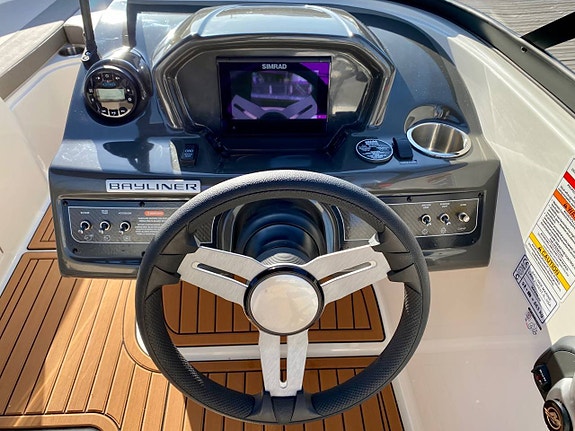 Bayliner VR6 - 2020 4 of 5