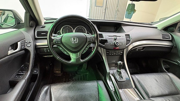 Honda Accord 11 of 27