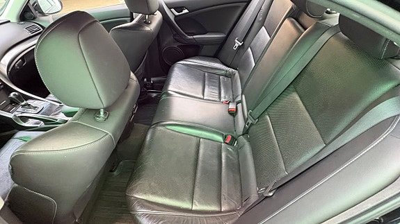 Honda Accord 14 of 27