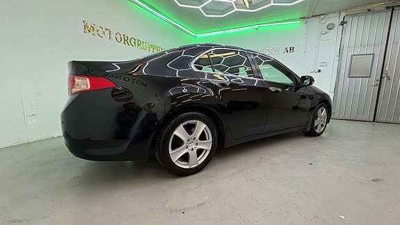 Honda Accord 10 of 27