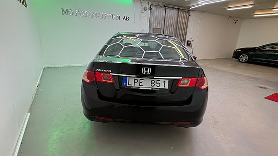 Honda Accord 9 of 27