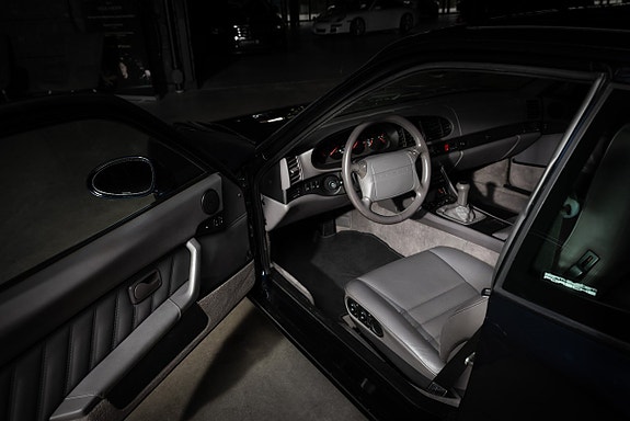Porsche 968 9 of 28