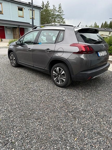 Peugeot 2008 3 of 5