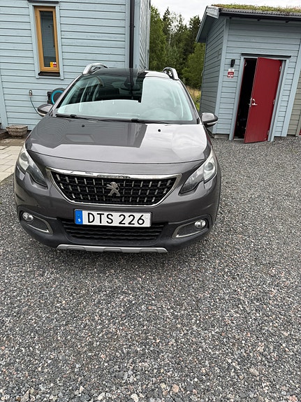 Peugeot 2008 2 of 5
