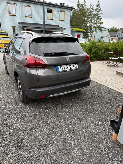 Peugeot 2008 4 of 5