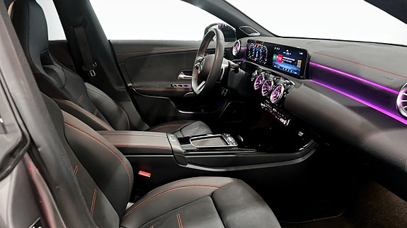 Mercedes-Benz CLA200 3 of 5