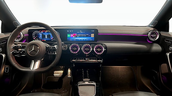 Mercedes-Benz CLA200 4 of 5