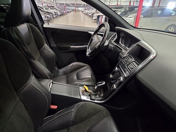 Volvo XC60 4 of 5