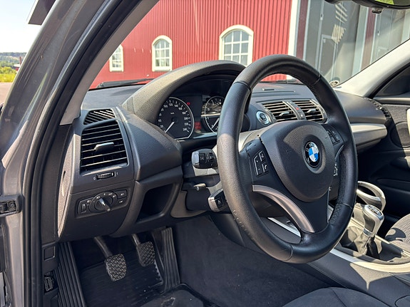 BMW 118i 5 of 5