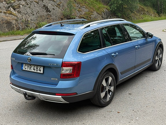 Skoda Octavia Scout 5 of 15