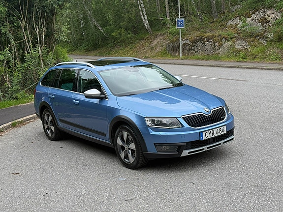 Skoda Octavia Scout 2 of 15