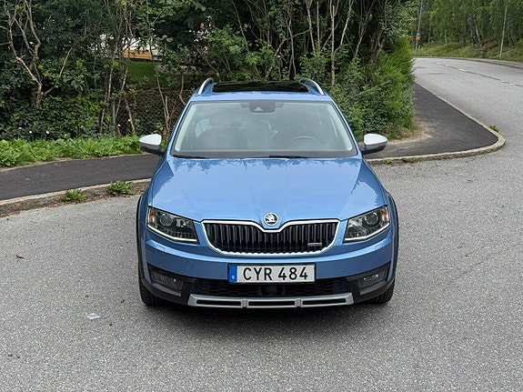 Skoda Octavia Scout 3 of 15