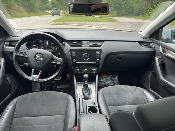 Skoda Octavia Scout 9 of 15