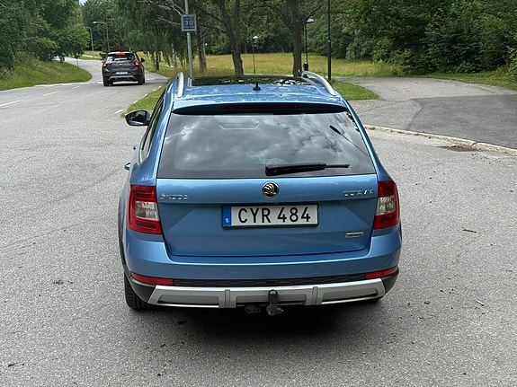 Skoda Octavia Scout 6 of 15