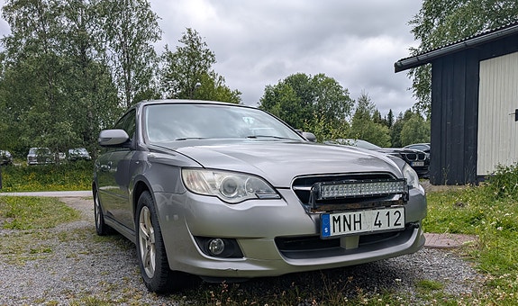 Subaru Legacy 3 of 5