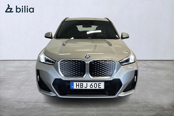 BMW iX1 2 of 5
