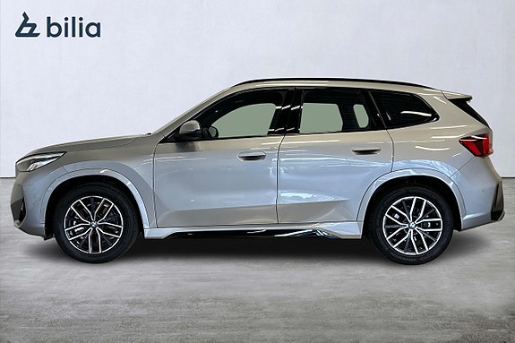 BMW iX1 4 of 5