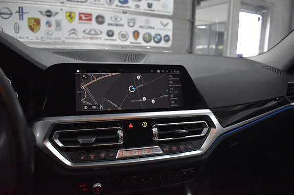 BMW 330e 13 of 21