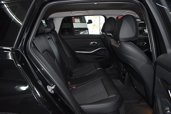 BMW 330e 10 of 21