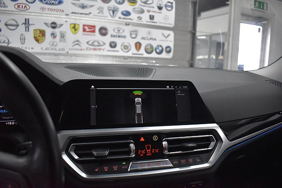 BMW 330e 14 of 21
