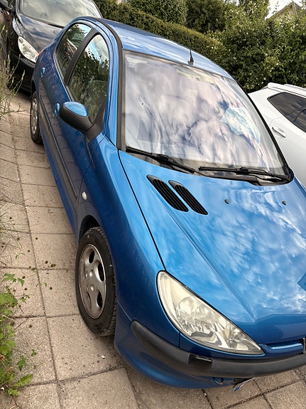 Peugeot 206 2 of 5