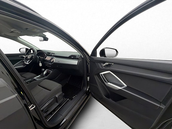 Audi Q3 25 of 30