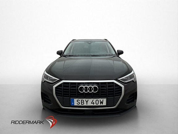 Audi Q3 2 of 5