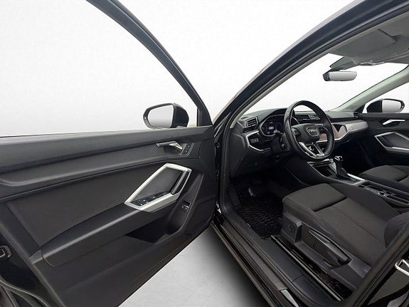 Audi Q3 11 of 30