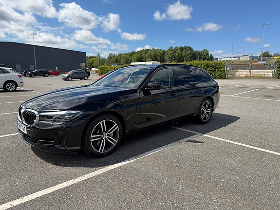 BMW 530e 2 of 7