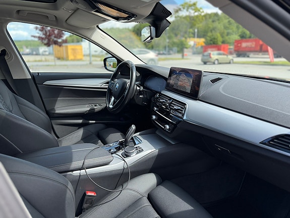 BMW 530e 5 of 7