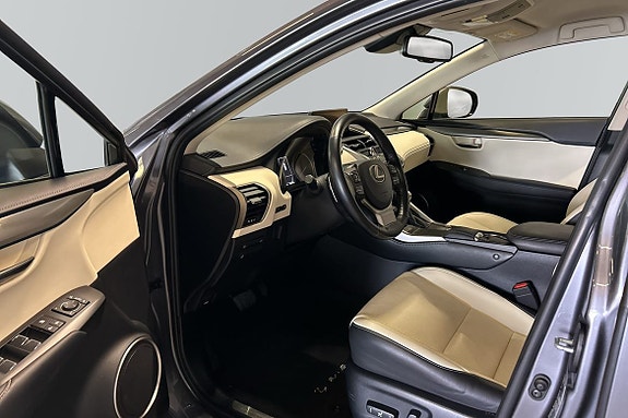 Lexus NX300h 8 of 12