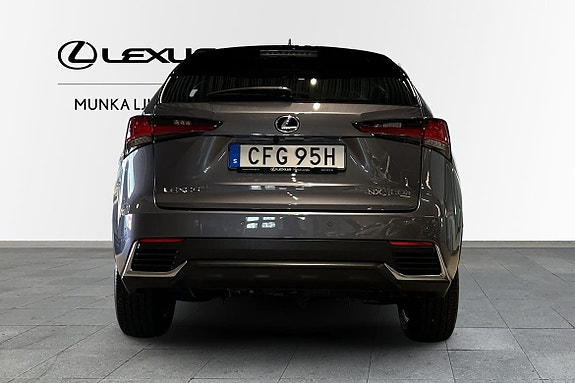 Lexus NX300h 4 of 5
