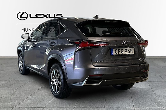 Lexus NX300h 2 of 5