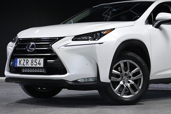 Lexus NX300h 4 of 5