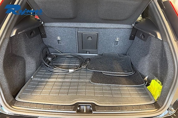 Volvo EX40 13 of 22