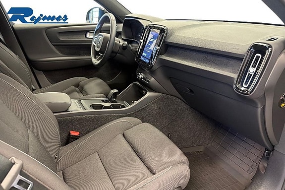 Volvo EX40 7 of 22
