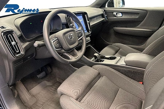 Volvo EX40 14 of 22