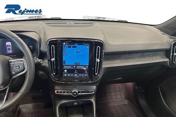 Volvo XC40 8 of 20