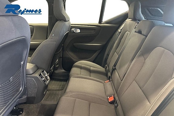 Volvo XC40 15 of 20